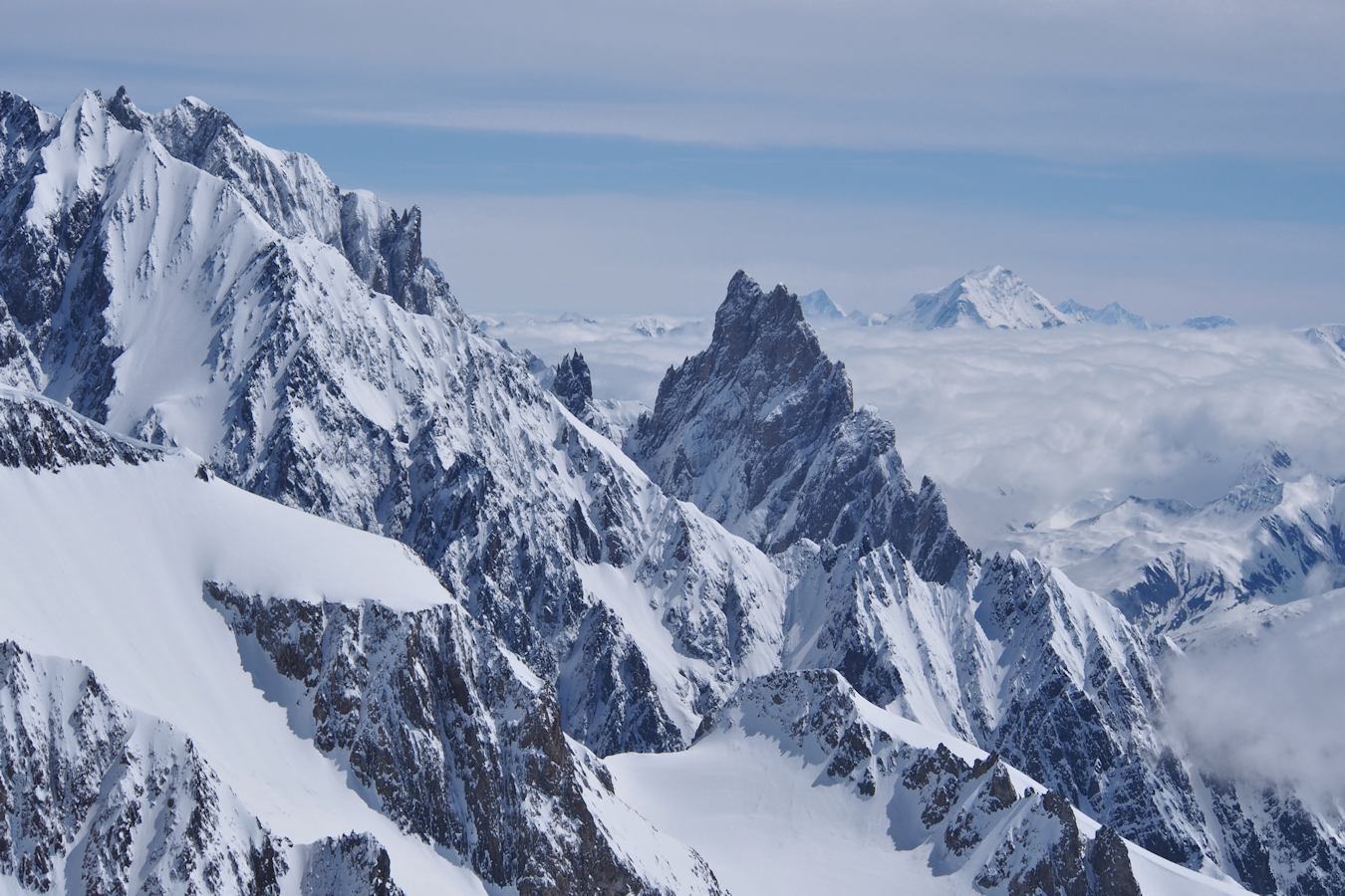 #10 L L'Aiguille Noire de Peutrey : Grand Combin en arrière plan.