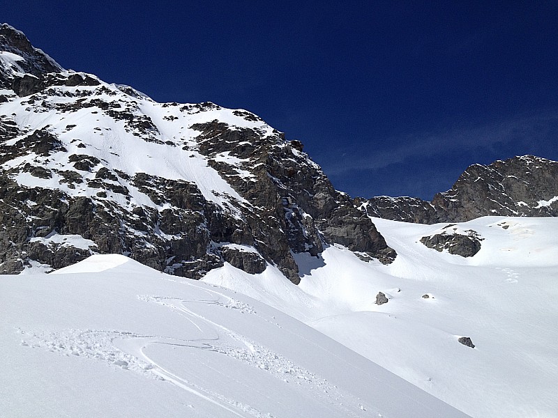 #23 Du bon ski : sous le refuge. Du bon ski : sous le refuge.