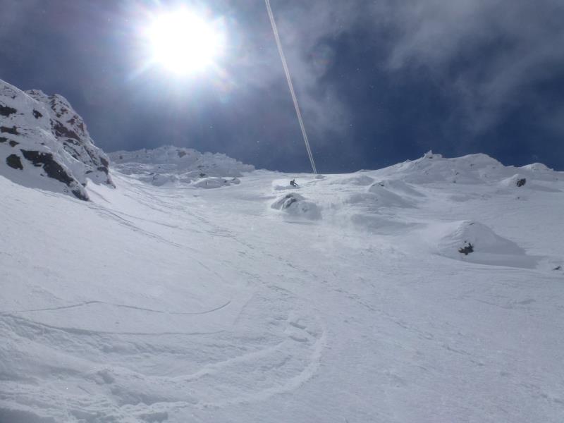 #15 Aiguille de la Bérangère : On rentrera dans le couloir, un peu plus à gauche, afin d Aiguille de la Bérangère : On rentrera dans le couloir, un peu plus à gauche, afin d'éviter les rochers de l'entrée classique