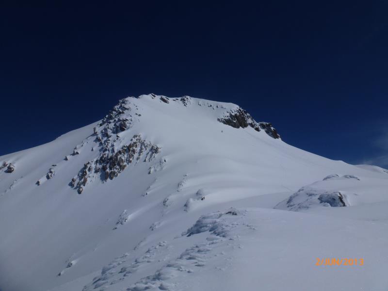 #14 Aiguille de la Bérangère : Seb, qui part tenter le sommet, il fait très chaud, les pentes sont fragiles... Aiguille de la Bérangère : Seb, qui part tenter le sommet, il fait très chaud, les pentes sont fragiles...