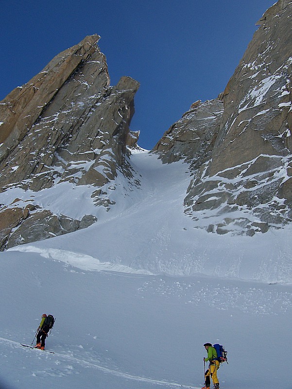 #2 Tour Ronde : en face du fameux couloir qui à l Tour Ronde : en face du fameux couloir qui à l'air bien rempli