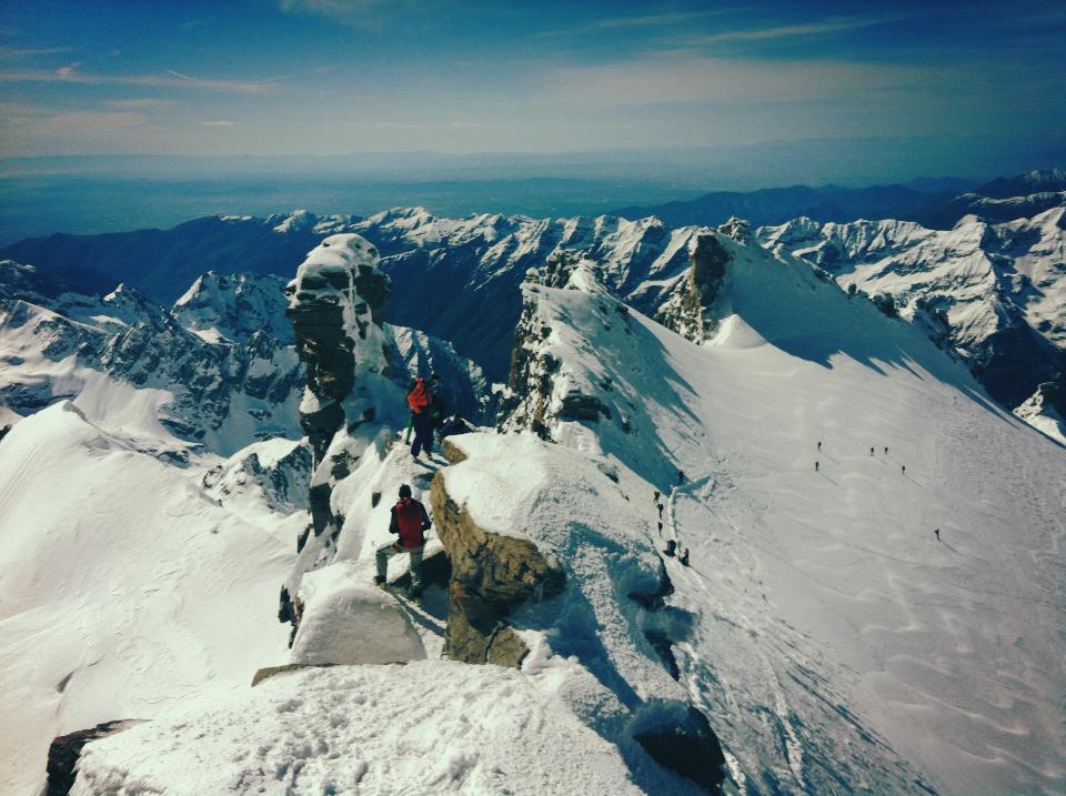 #1 Arête sommitale : belle affluence ! Arête sommitale : belle affluence !
