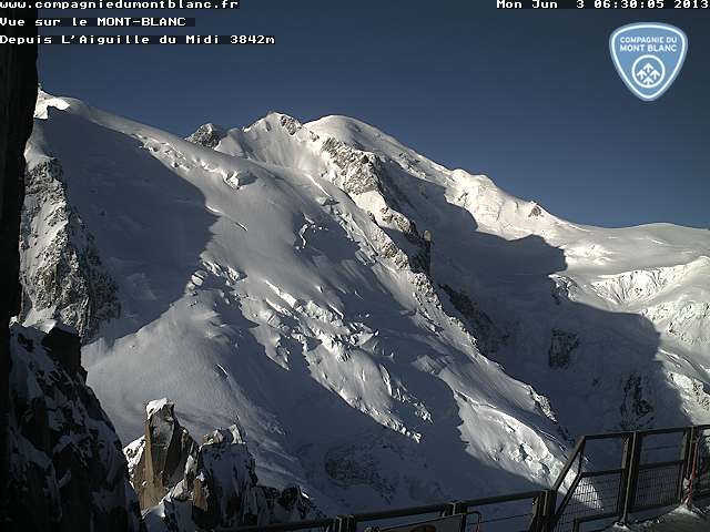 #1 Webcam : Y Webcam : Y'en a qui vous observe de loin... Beau temps, pas de panache au sommet, c'est cool les copains vont se régaler :)