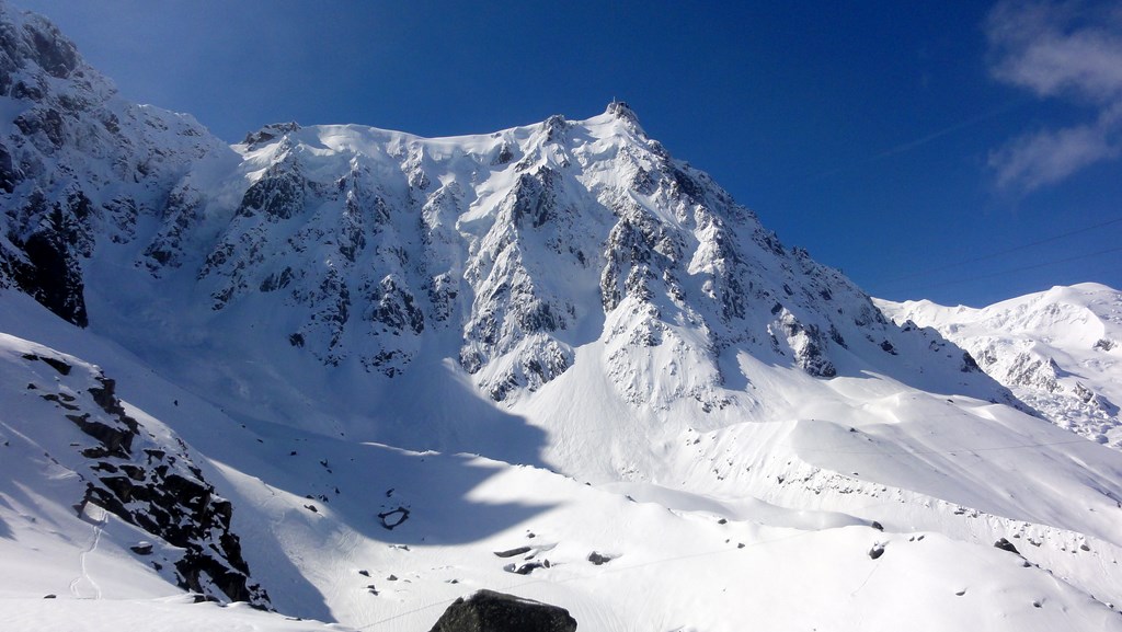 #3 Aiguille du midi : 3 skieur là dedans au dessus du gros Serac ... mais bien sur Aiguille du midi : 3 skieur là dedans au dessus du gros Serac ... mais bien sur