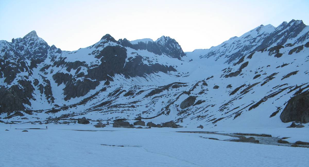 Tête du Ruitor : Le plateau est très bien enneigé en cette saison bien avancée