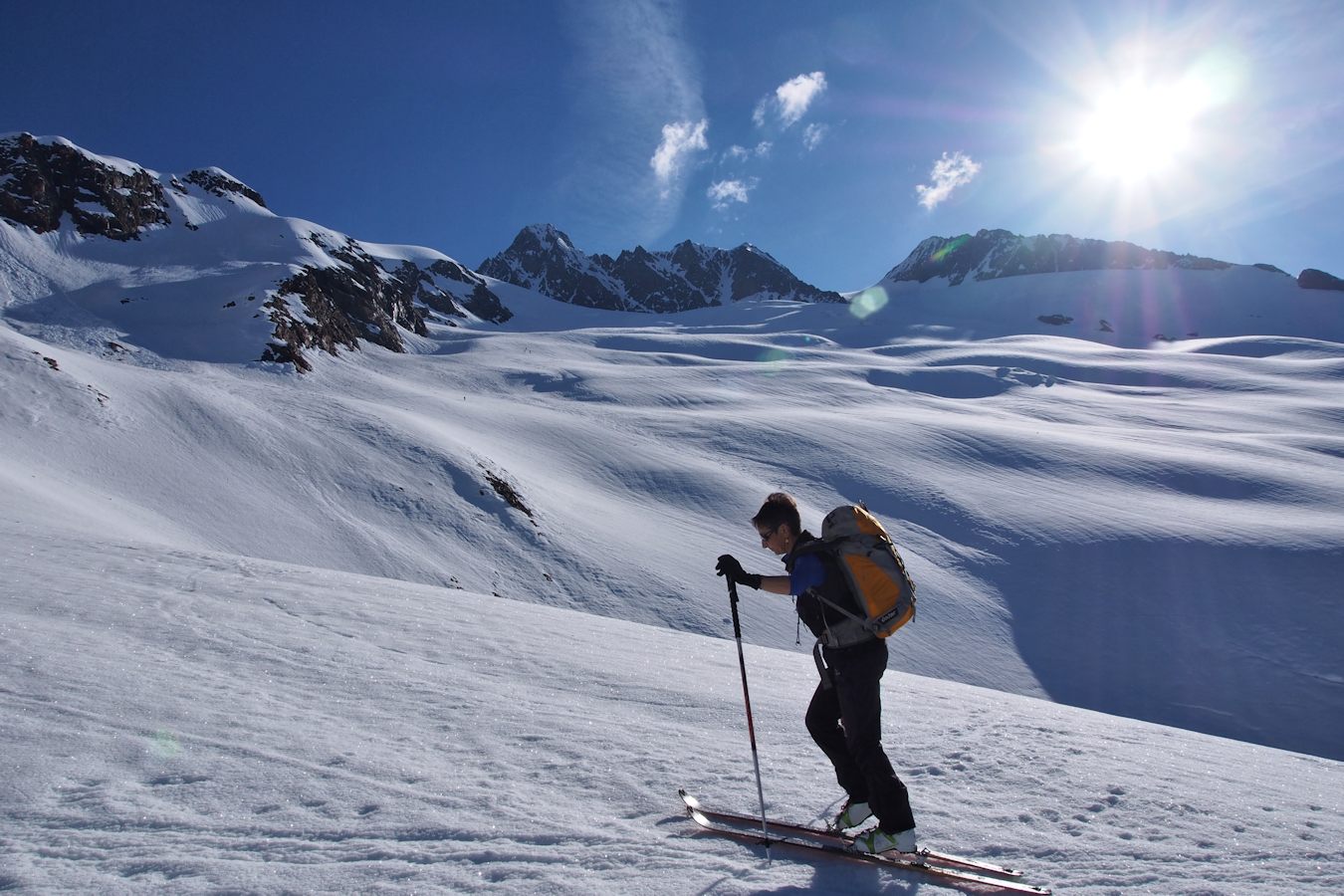 #6 Accès au glacier : Contournement par la gauche de la cuvette laissée par le retrait du glacier. Accès au glacier : Contournement par la gauche de la cuvette laissée par le retrait du glacier.