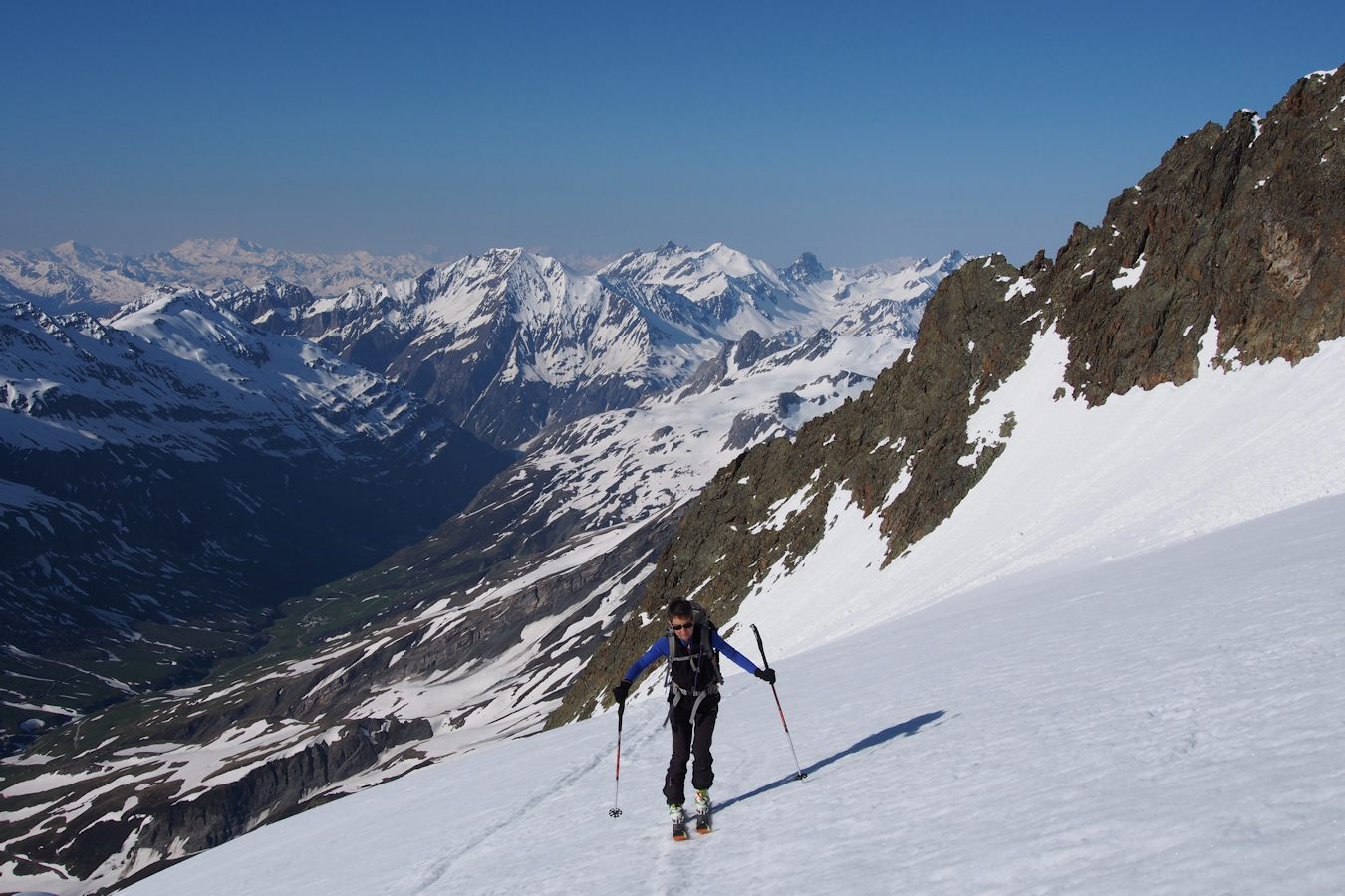#7 Glacier des Glaciers : Les premières pentes sur une neige toujours bien dure. Glacier des Glaciers : Les premières pentes sur une neige toujours bien dure.