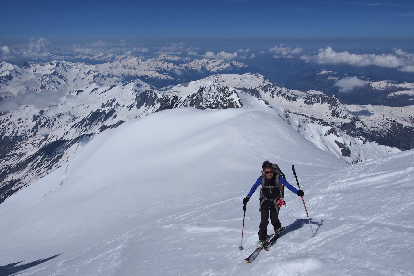 #13 Aux abords du sommet : Avec en arrière plan le Beaufortain. Aux abords du sommet : Avec en arrière plan le Beaufortain.