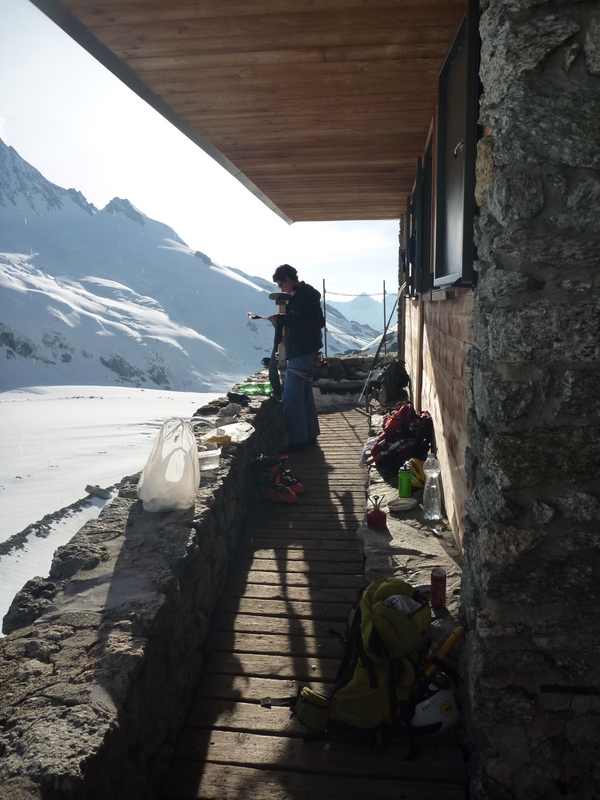 #17 Chardonnet : Bon petit repas en plein air en devisant sur l Chardonnet : Bon petit repas en plein air en devisant sur l'objectif du lendemain, et dodo a 20h00!