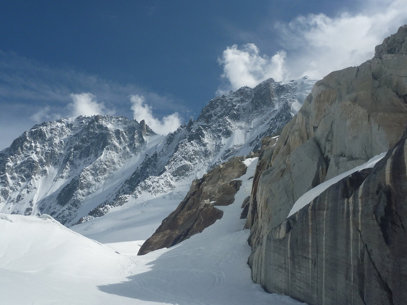#16 Chardonnet : Remontee vers le refuge, un peu longuette en cette longue journee Chardonnet : Remontee vers le refuge, un peu longuette en cette longue journee