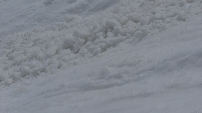 #8 coulé d coulé d'avalanche : Voici ce que je déclenchait sous mes skis.
Ce n'est pas visible, mais les blocs sont en mouvement