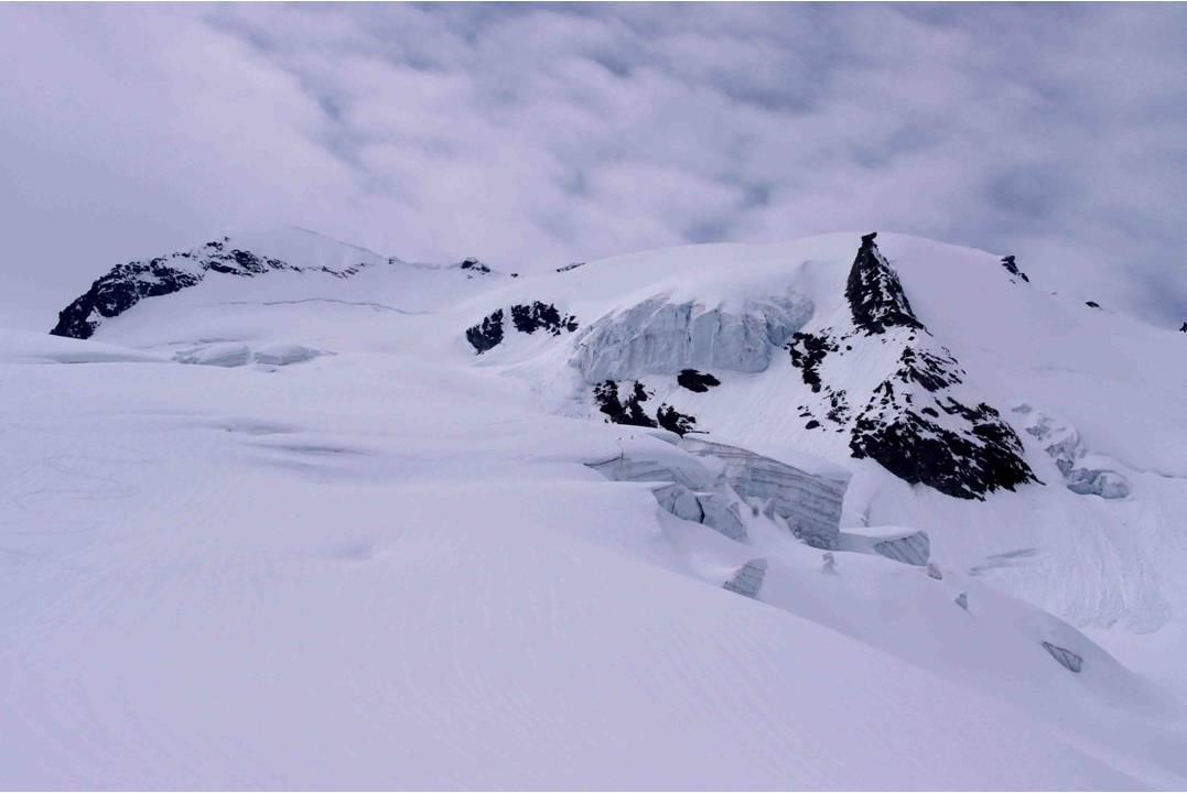 #9 Descente voie normale : Les grands glaciers supérieurs de la Sache... pour faire retour en vallée. Descente voie normale : Les grands glaciers supérieurs de la Sache... pour faire retour en vallée.