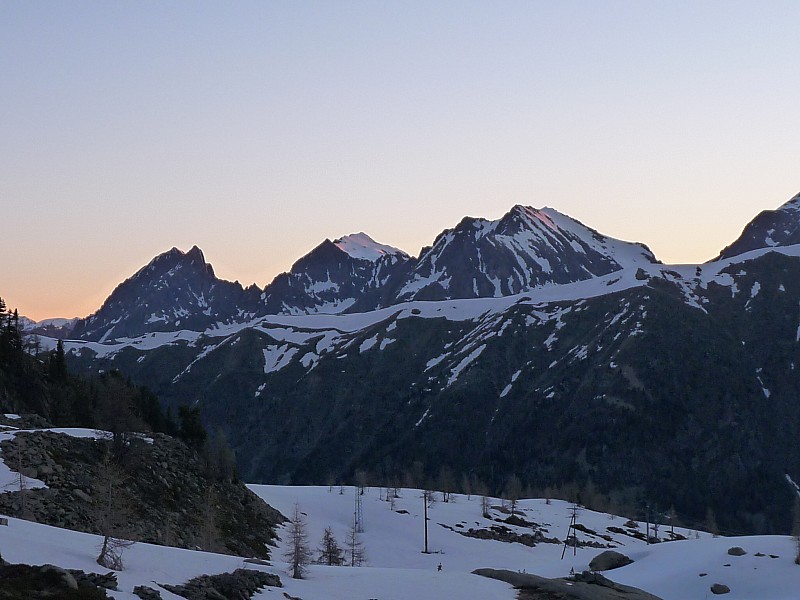 #2 1ers rayons de soleil sur : la Maledicia,Testa Gias dei Laghi et Monte Aver. 1ers rayons de soleil sur : la Maledicia,Testa Gias dei Laghi et Monte Aver.