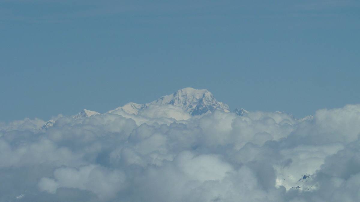 #21 Mont Blanc : surnage au dessus des nuages Mont Blanc : surnage au dessus des nuages