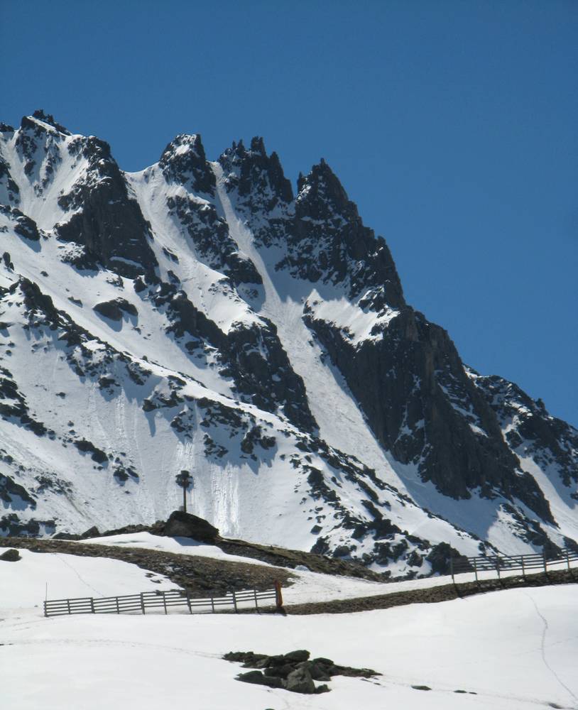 #16 Aiguille des Saints Pères : coup d Aiguille des Saints Pères : coup d'oeil vers les couloirs