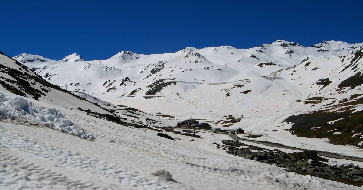 #17 Aiguille de Peclet : Le bas est encore bien enneigé Aiguille de Peclet : Le bas est encore bien enneigé