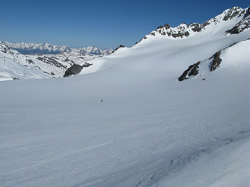 #5 Le glacier de Chavière : Peu crevassé en général, mais alors cette année . . . . Au fond, Belledonne. Le glacier de Chavière : Peu crevassé en général, mais alors cette année . . . . Au fond, Belledonne.
