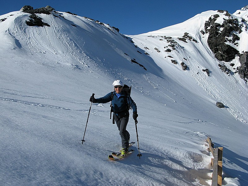 #3 Arrivée au Col de Thorens : Michèle arrive au Col de Thorens. Arrivée au Col de Thorens : Michèle arrive au Col de Thorens.