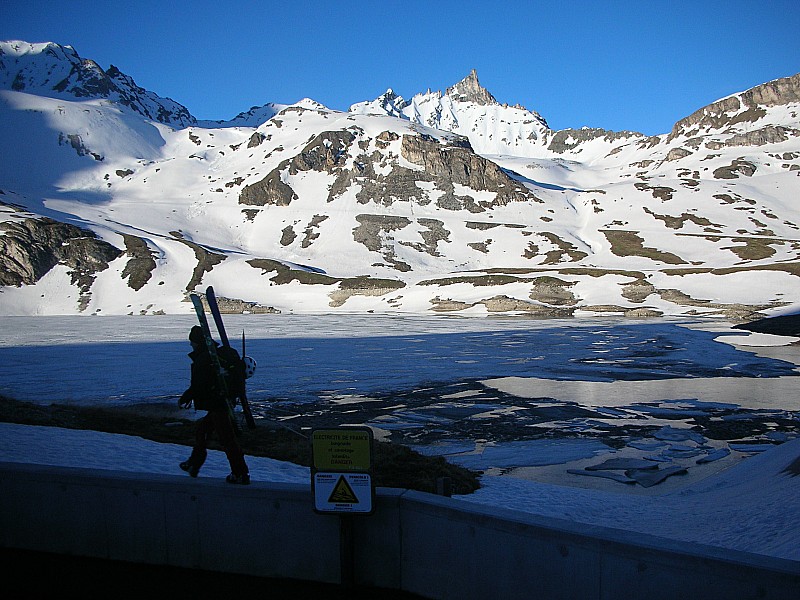 #2 Fin de portage : Gelée du lac de Sassière ... Fin de portage : Gelée du lac de Sassière ...