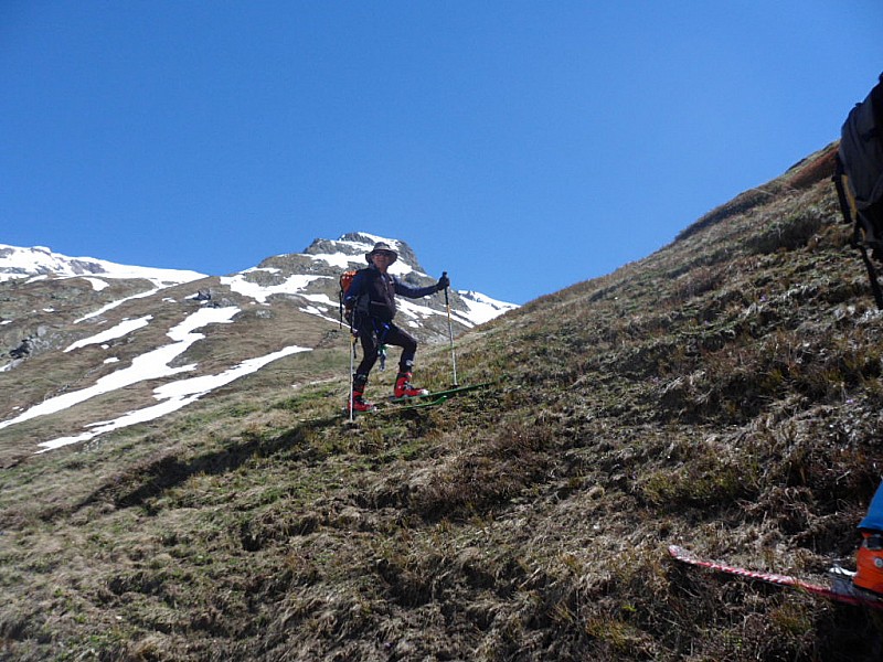 #10 A des Glaciers : 2 déchaussages au cours de la descente, mais pas pour tout le monde. A des Glaciers : 2 déchaussages au cours de la descente, mais pas pour tout le monde.