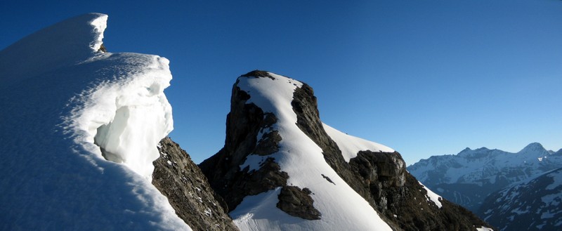 #10 Le pic Rouge de Pailla : étonnant.. Le vrai sommet skiable et dessous le beau couloir est. Le pic Rouge de Pailla : étonnant.. Le vrai sommet skiable et dessous le beau couloir est.