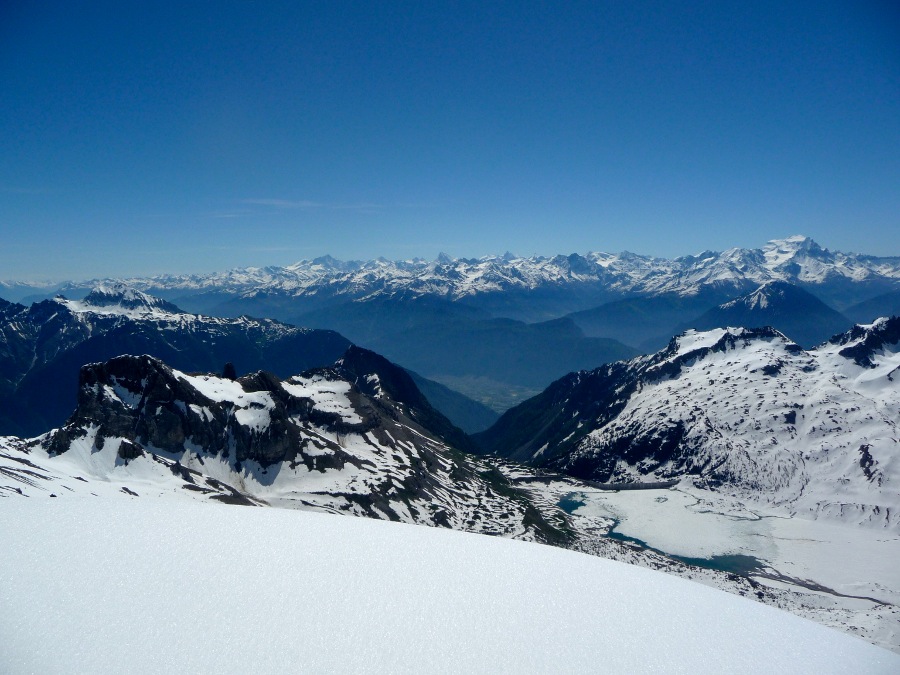 #10 Valais et lac de Salanfe : encore une fine croûte de glace Valais et lac de Salanfe : encore une fine croûte de glace