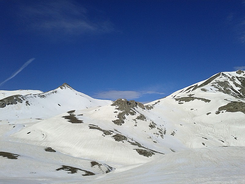 #2 pointe de colombart : à gauche (belle ligne) et à droite montée vers la crête de chaufrède pointe de colombart : à gauche (belle ligne) et à droite montée vers la crête de chaufrède