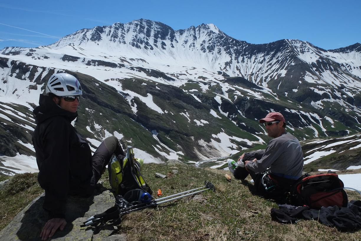 #27 Aiguille des Glaciers : Pause devant la montagne de la Seigne, un bien beau paysage à déguster (pour ceux qui ont oublié le casse-croûte ;-)))) Aiguille des Glaciers : Pause devant la montagne de la Seigne, un bien beau paysage à déguster (pour ceux qui ont oublié le casse-croûte ;-))))