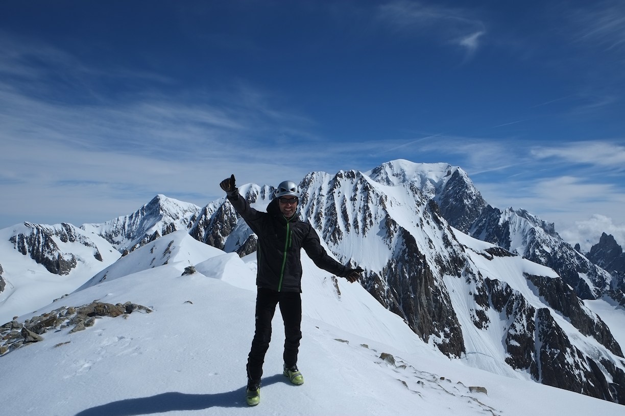#22 Aiguille des Glaciers : Le troisième larron devant les maîtres des lieux : Miages, Bionnassay, Tré la Tête, Mont Blanc, Peuterey... Aiguille des Glaciers : Le troisième larron devant les maîtres des lieux : Miages, Bionnassay, Tré la Tête, Mont Blanc, Peuterey...