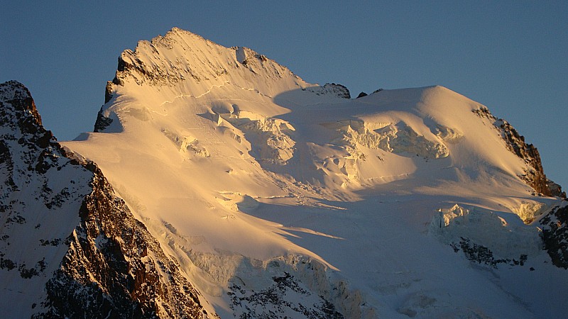 #1 barre et dome coucher du solei : le sommet dome et barre au coucher du soleil barre et dome coucher du solei : le sommet dome et barre au coucher du soleil