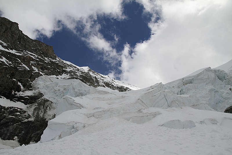 #12 Sortie du glacier : bien sports, relativement raide et complexe Sortie du glacier : bien sports, relativement raide et complexe