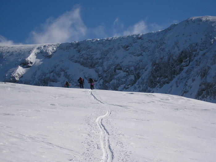 #1 taiileffer en second plan : en arrivant au sommet,le taillefer à l taiileffer en second plan : en arrivant au sommet,le taillefer à l'air pas trop mal enneigé