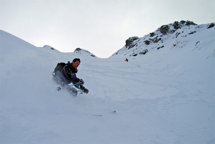 #4 Couloir NE : Jip, expression de bonheur de trouver cette poudre ou rictus ? ;o) Couloir NE : Jip, expression de bonheur de trouver cette poudre ou rictus ? ;o)