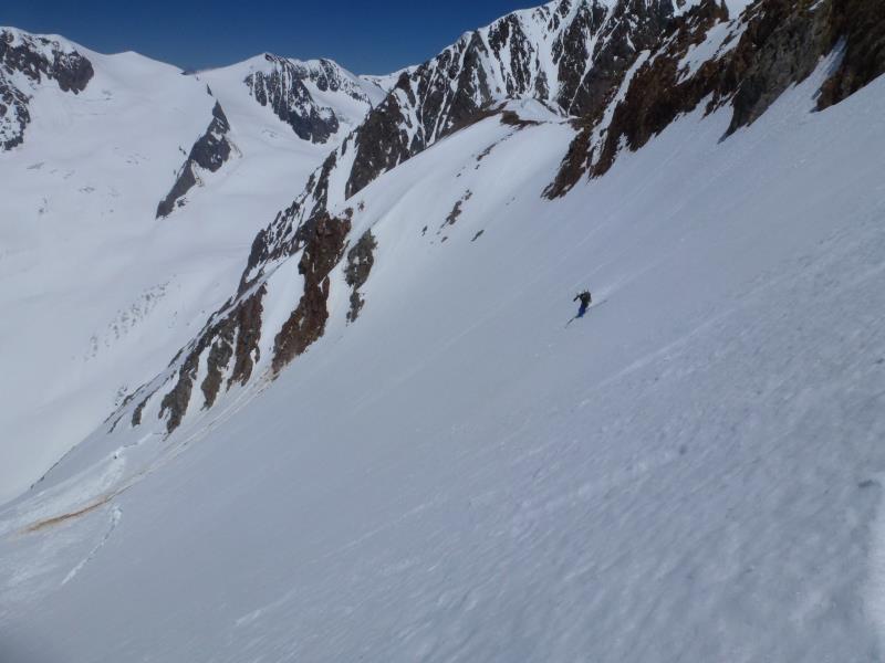 #14 Lee Blanche face N : On traverse rapidement, la zone en neige vitrifiée , pour aller trouver une neige un peu plus acceptable... Lee Blanche face N : On traverse rapidement, la zone en neige vitrifiée , pour aller trouver une neige un peu plus acceptable...