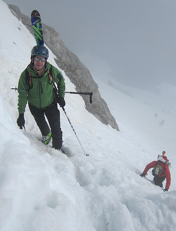 #12 Denis content d Denis content d'arriver! : la neige bien molle rend la montée physique