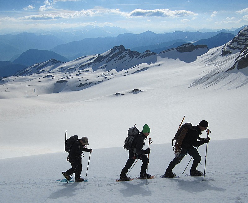 #8 nos compagnons de montée : en raquette la montée sera identique à la notre; quand à la descente... félicitations à eux! nos compagnons de montée : en raquette la montée sera identique à la notre; quand à la descente... félicitations à eux!