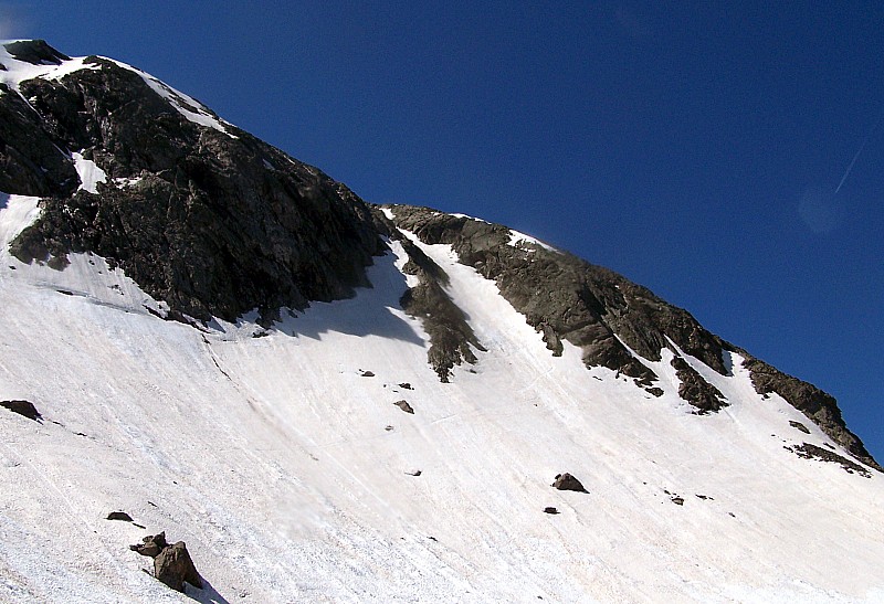 #11 Taillefer Pyramide : le couloir Pinelli depuis le lac de la Courbe Taillefer Pyramide : le couloir Pinelli depuis le lac de la Courbe