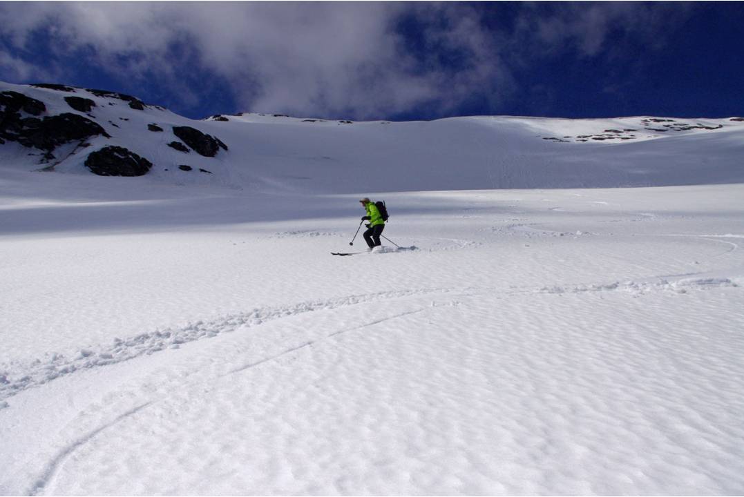 #12 Descente aquatique : Grandes courbes en neige revenue.... e qu purge dans les grandes pentes. Descente aquatique : Grandes courbes en neige revenue.... e qu purge dans les grandes pentes.
