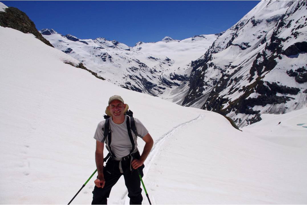 #17 Arrivée au glacier VUERT : Pierre se détache sur fond de Gliaretta Arrivée au glacier VUERT : Pierre se détache sur fond de Gliaretta