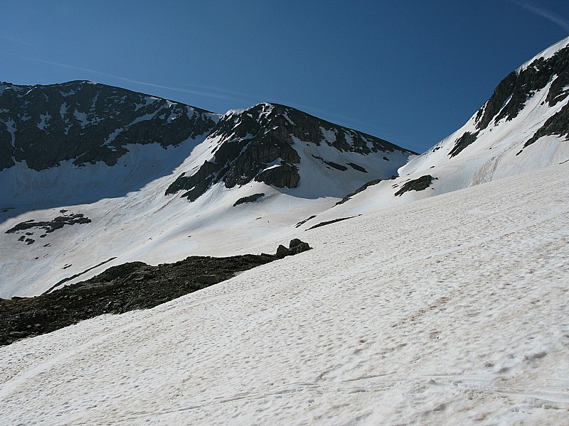 #6 Combe entre Taillefer et Pyram : Vers la pyramide ça passe encore très bien aussi, par le col à 2619. Combe entre Taillefer et Pyram : Vers la pyramide ça passe encore très bien aussi, par le col à 2619.