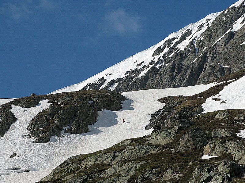 #4 Premier ressaut : Un skieur parti 2h avant nous redescend déjà. Premier ressaut : Un skieur parti 2h avant nous redescend déjà.