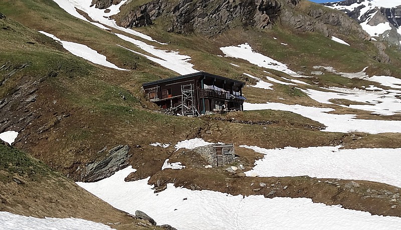 #1 Arrivée au Prariond : Arrivée entourée de marmottes Arrivée au Prariond : Arrivée entourée de marmottes