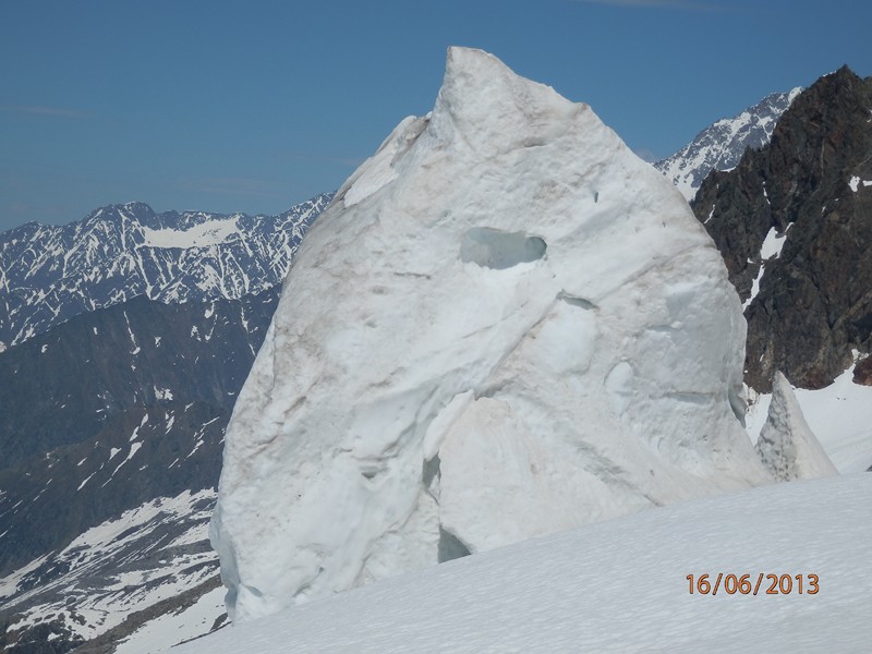 #46 Sérac : en descendant au niveau de Plan Glacier Sérac : en descendant au niveau de Plan Glacier