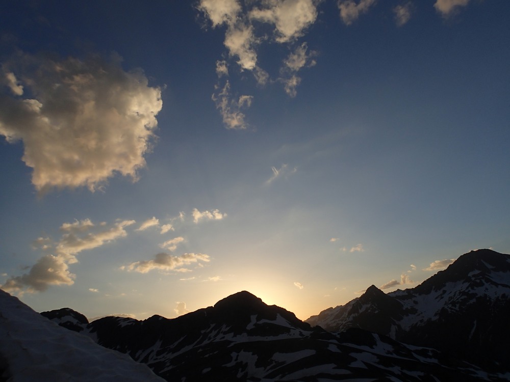 #14 Aiguillettes : Le soleil est passé derrière les Rochers Motas Aiguillettes : Le soleil est passé derrière les Rochers Motas