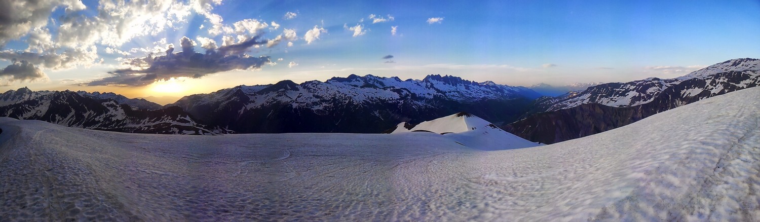 #9 Aiguillettes : Vers le NW: Belledonne, Lauzière au loin Aiguillettes : Vers le NW: Belledonne, Lauzière au loin