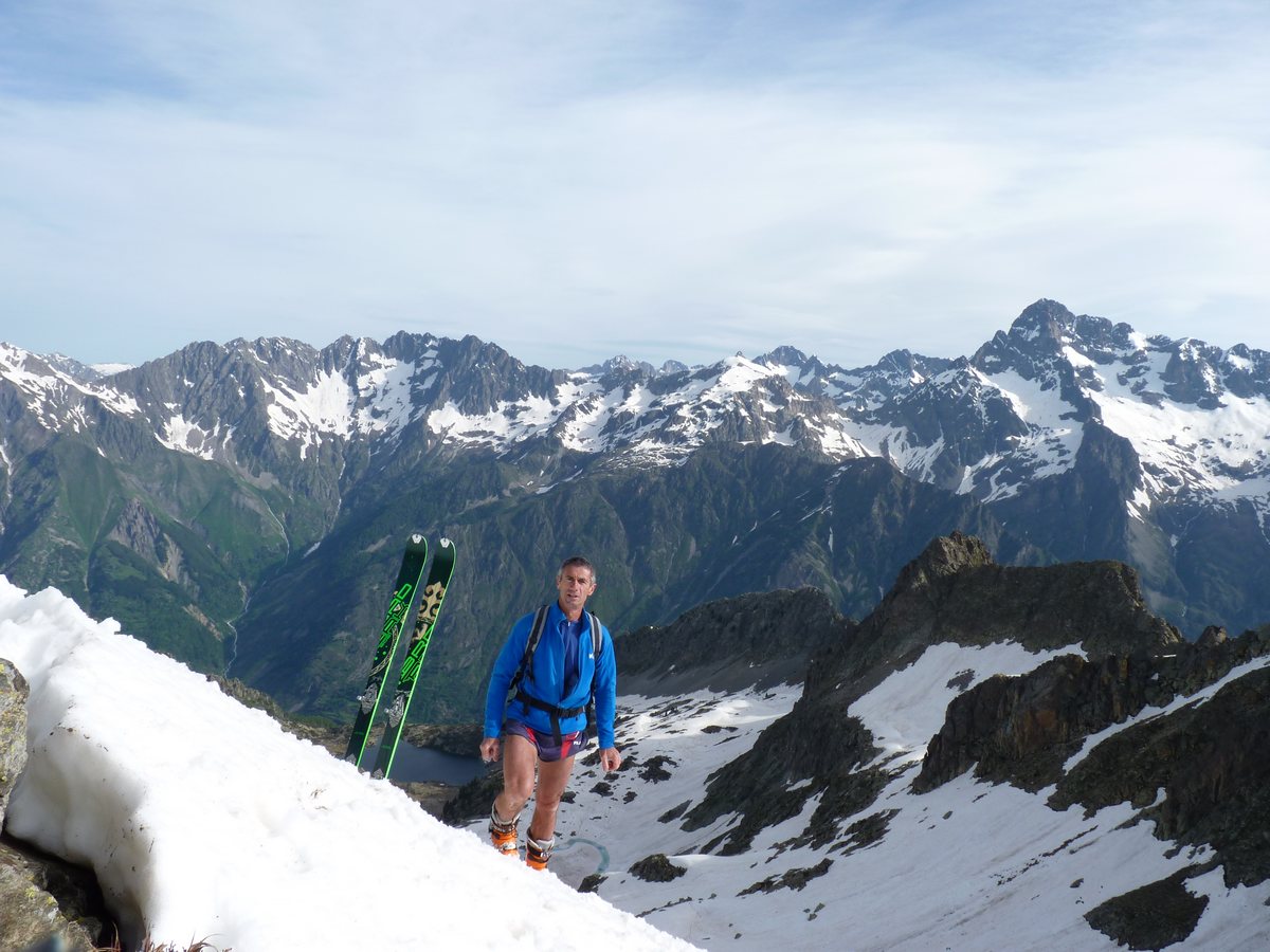 #4 Il y à un truc qui cloche : Les skis ou le short Il y à un truc qui cloche : Les skis ou le short