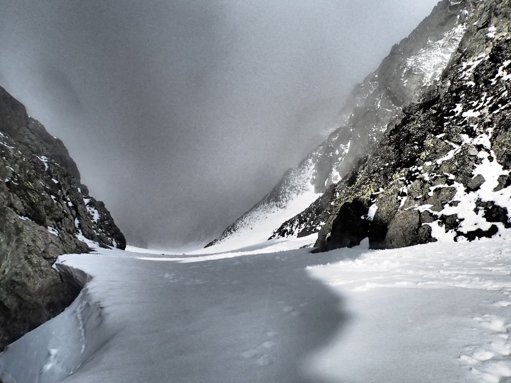 #21 Couloir du Pertuis : Se jeter à nouveau dans les nuages Couloir du Pertuis : Se jeter à nouveau dans les nuages