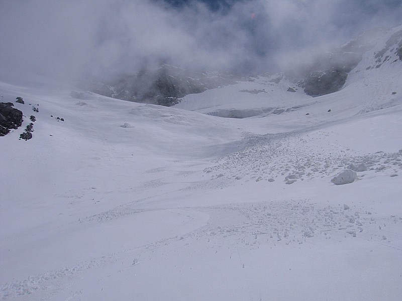 Ski d'été sur glacier : Juste avant de traverser la couche nuageuse!!! Faut croire qu'un passage en jour blanc est inévitable ces derniers temps!!!!