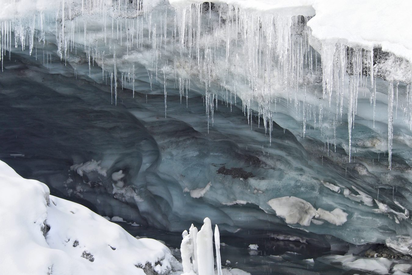 #10 Grotte de glace : Plaie béante: l Grotte de glace : Plaie béante: l'agonie du glacier.