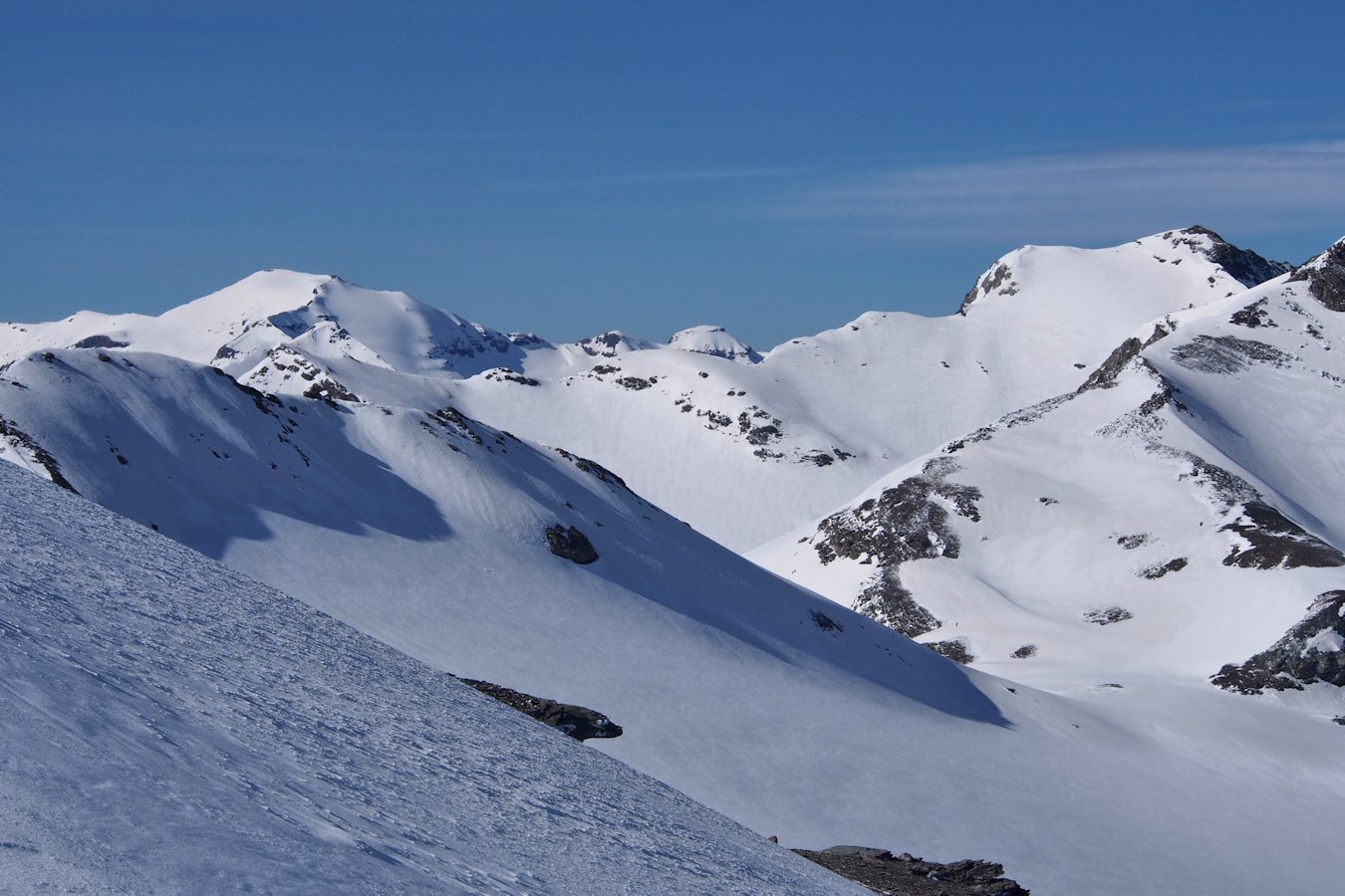 #14 Vue vers le Sud : De belles pentes vierges. Vue vers le Sud : De belles pentes vierges.
